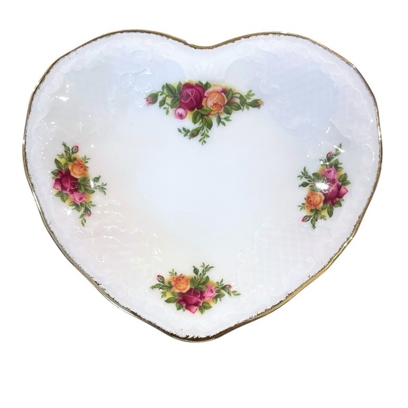 Vintage Royal Albert Old Country Roses Bone China Heart Shaped Trinket Dish - Picture 2 of 9